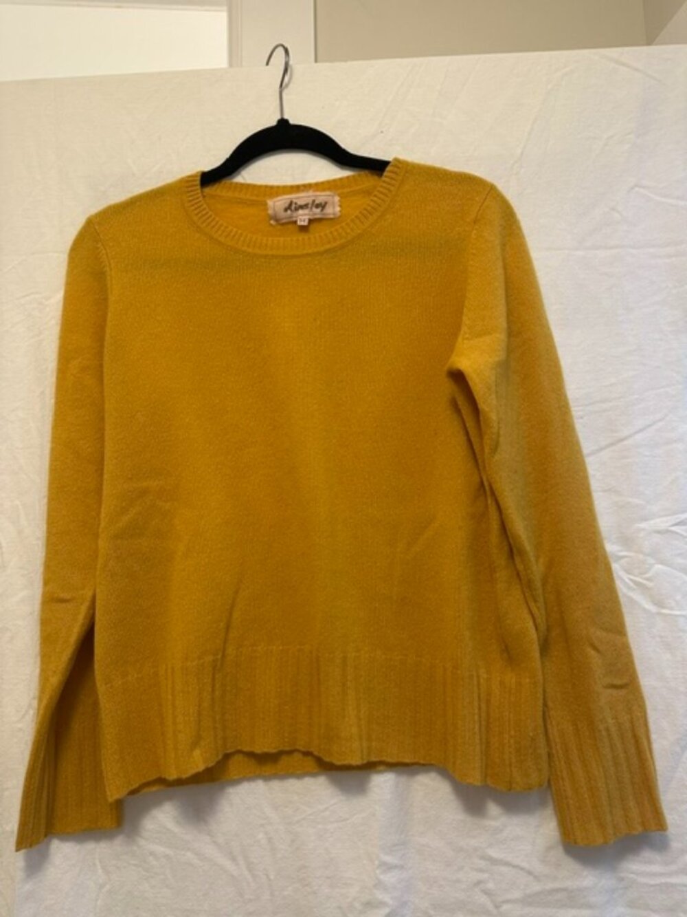 Cashmere sweater by Ainsley